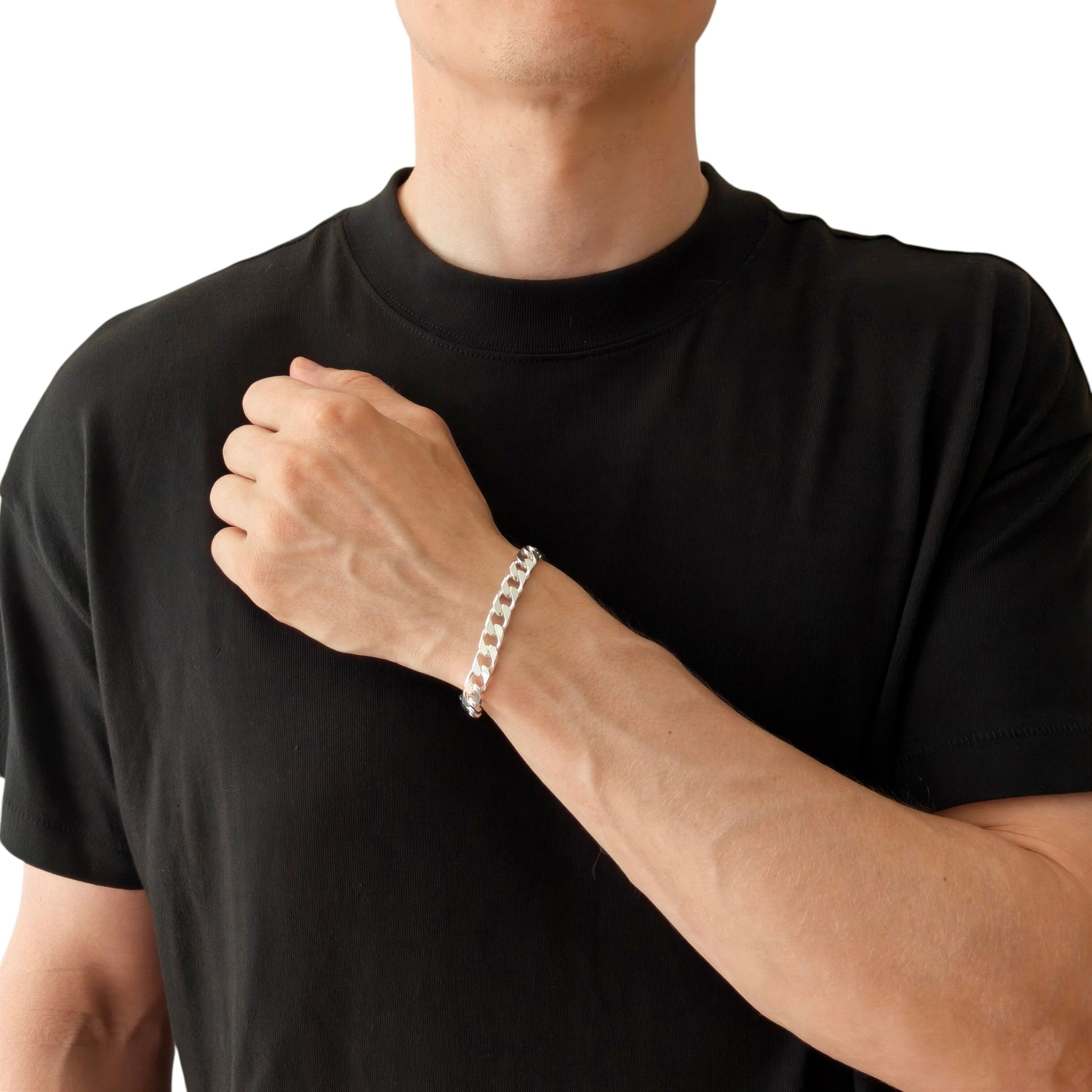 Neviera curb link chain bracelet — Italian-made 925 sterling silver, 8,9mm width. Lifestyle photograph on model wearing the bracelet with a black crew-neck t-shirt on a neutral background. Neviera specializes in high-quality Italian-made 925 silver chain necklaces and bracelets.