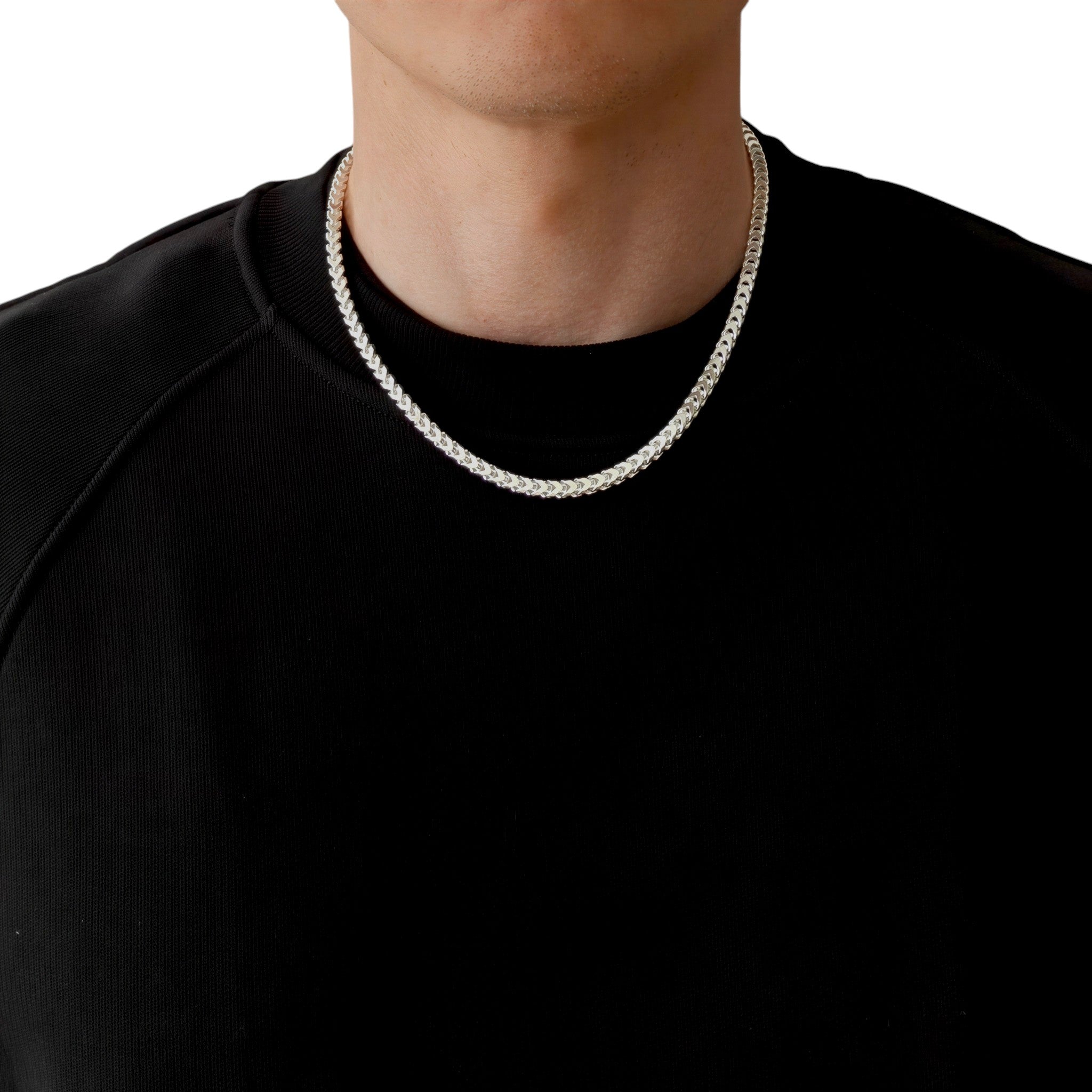 Neviera Franco chain necklace — Italian-made 925 sterling silver, 50cm length, 4,7mm width. Lifestyle photograph on model wearing the chain with a black crew-neck sweatshirt on a neutral background. Neviera specializes in high-quality Italian-made 925 silver chain necklaces and bracelets.